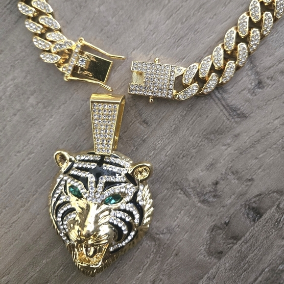 Striking Iced Out Rhinestone & Enamel Green Eyed TIGER Pendant Gold Necklace - Picture 5 of 11